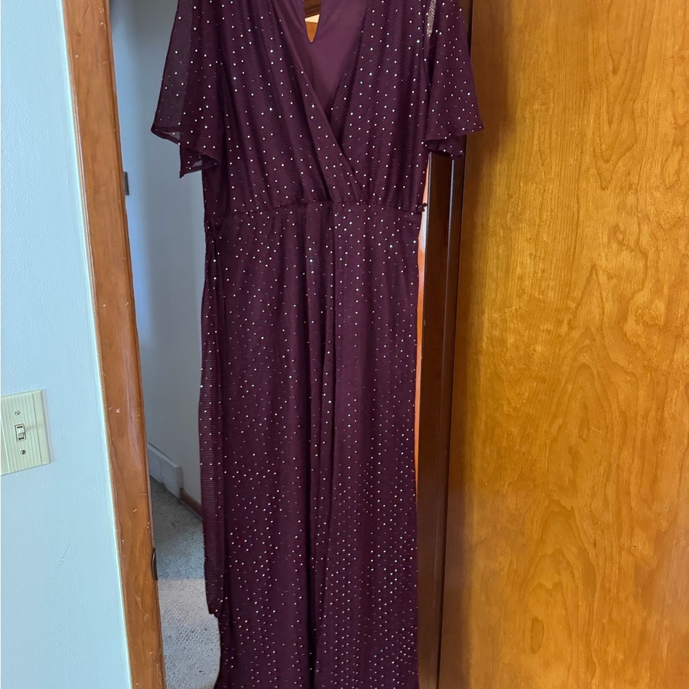 Elegant Burgundy Maxi Dress